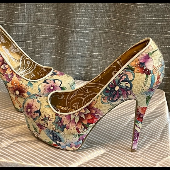 Meet new Posher Holly owner of Polekat Shoes. - Picture 2 of 4